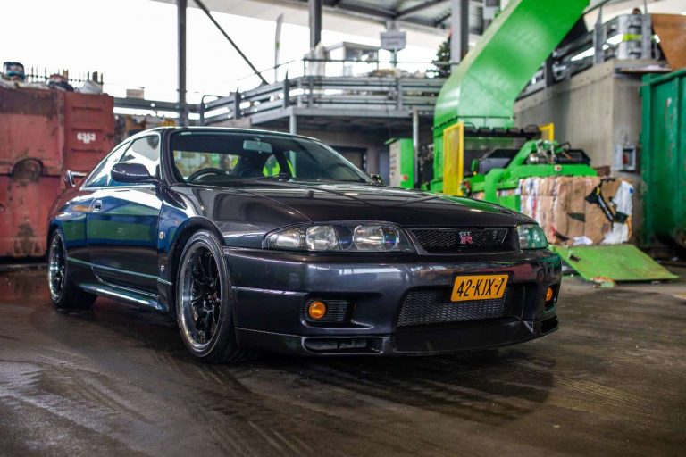 Nissan Skyline R33 GT-R